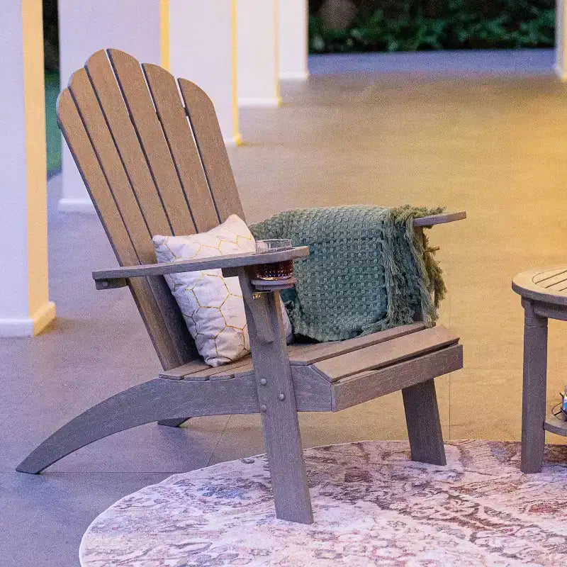 Poltrona Adirondack da esterno Sonoma Lane Channing in teak grigio invecchiato con portabicchieri – Resistente alle intemperie