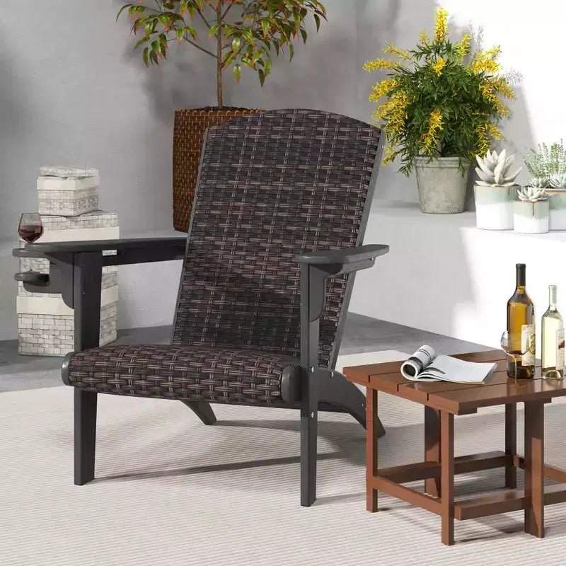 Fauteuil de jardin Adirondack Costway avec assise rembourrée en rotin, accoudoirs larges et porte-gobelet caché Noir/Marron/Gris/Blanc