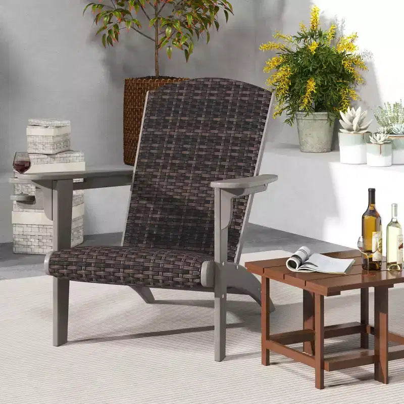 Fauteuil de jardin Adirondack Costway avec assise rembourrée en rotin, accoudoirs larges et porte-gobelet caché Noir/Marron/Gris/Blanc