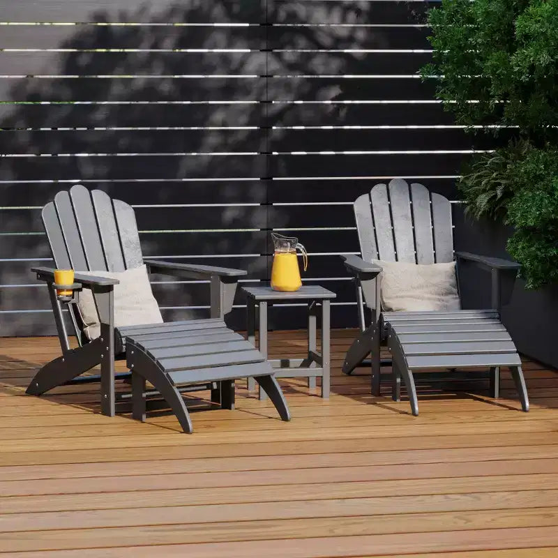 Ensemble de 5 pièces WestinTrends Highland comprenant 2 chaises Adirondack, 2 poufs pliables et 1 table