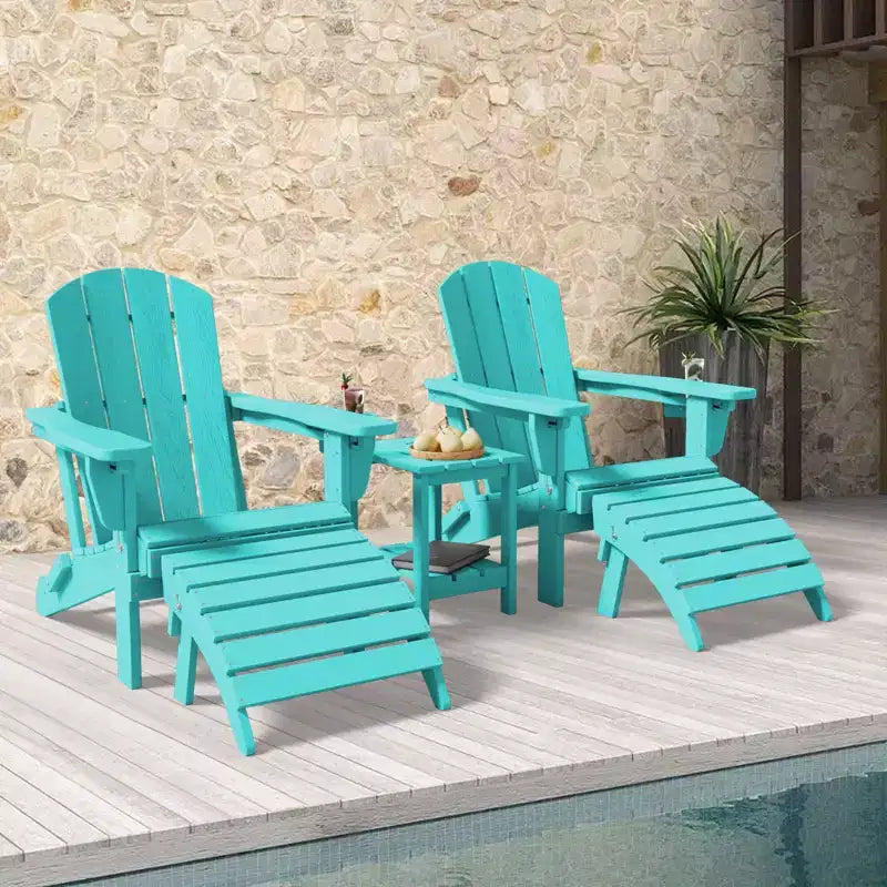 Set da conversazione per esterno a 5 pezzi con 2 pouf pieghevoli, tavolino d'appoggio a due livelli e 2 sedie Adirondack da giardino in plastica regolabili