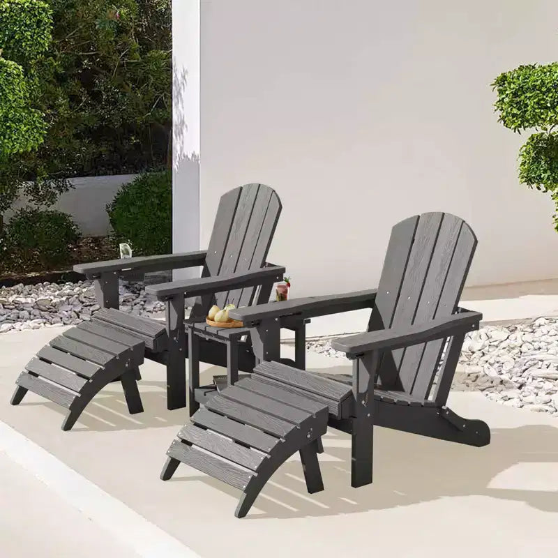 Set da conversazione per esterno a 5 pezzi con 2 pouf pieghevoli, tavolino d'appoggio a due livelli e 2 sedie Adirondack da giardino in plastica regolabili