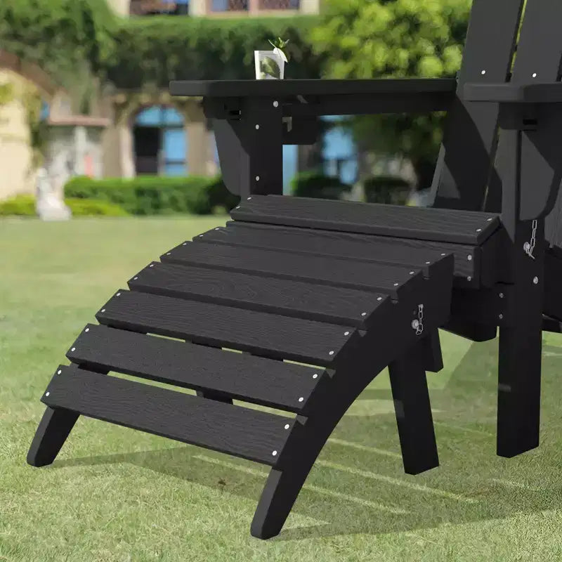 Set da conversazione per esterno a 5 pezzi con 2 pouf pieghevoli, tavolino d'appoggio a due livelli e 2 sedie Adirondack da giardino in plastica regolabili