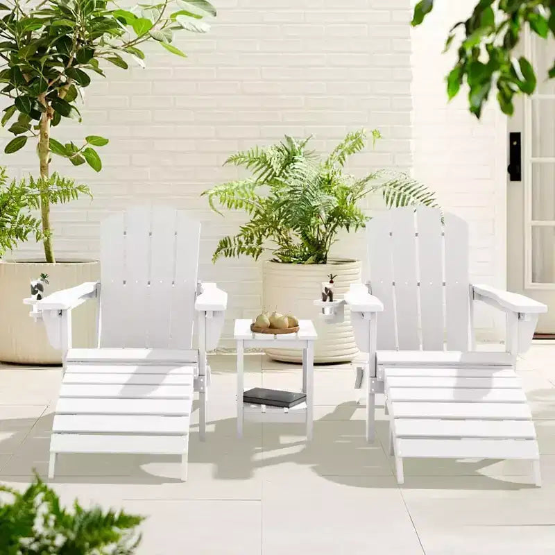 Set da conversazione per esterno a 5 pezzi con 2 pouf pieghevoli, tavolino d'appoggio a due livelli e 2 sedie Adirondack da giardino in plastica regolabili
