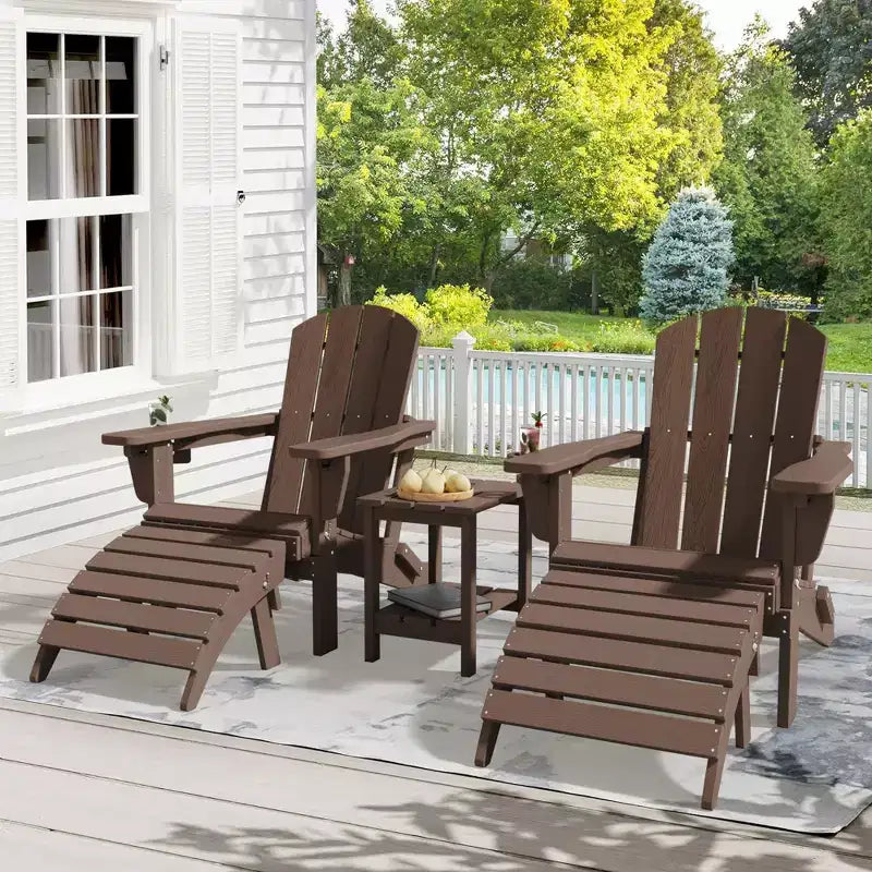 Set da conversazione per esterno a 5 pezzi con 2 pouf pieghevoli, tavolino d'appoggio a due livelli e 2 sedie Adirondack da giardino in plastica regolabili