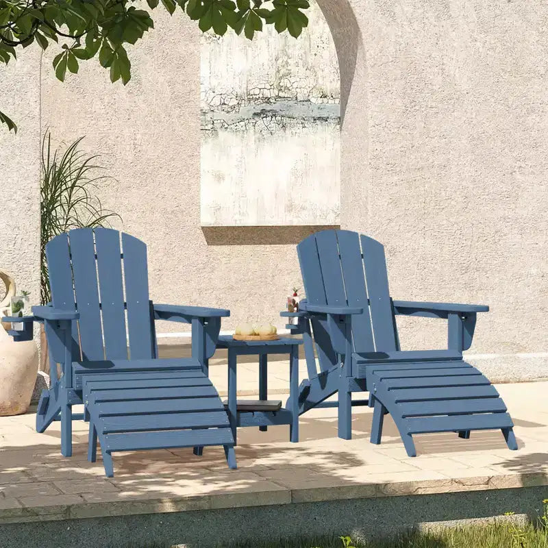 Set da conversazione per esterno a 5 pezzi con 2 pouf pieghevoli, tavolino d'appoggio a due livelli e 2 sedie Adirondack da giardino in plastica regolabili