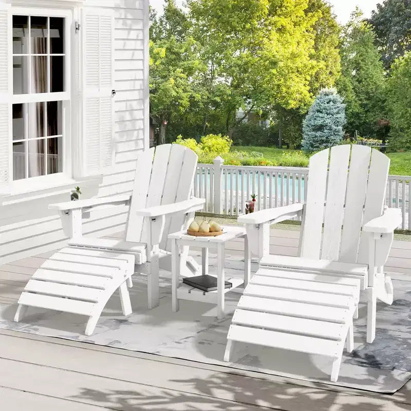 Set da conversazione per esterno a 5 pezzi con 2 pouf pieghevoli, tavolino d'appoggio a due livelli e 2 sedie Adirondack da giardino in plastica regolabili