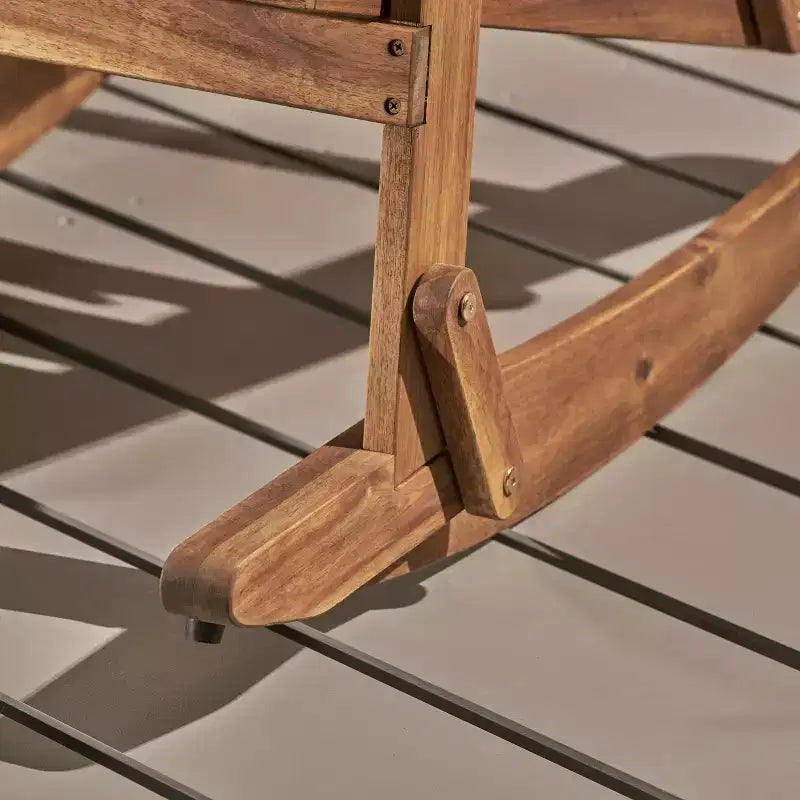 Okak Sedia a dondolo rustica Adirondack in acacia di alta qualità, 1 pezzo, sedia pigra da esterno per portico, cortile e giardino, naturale
