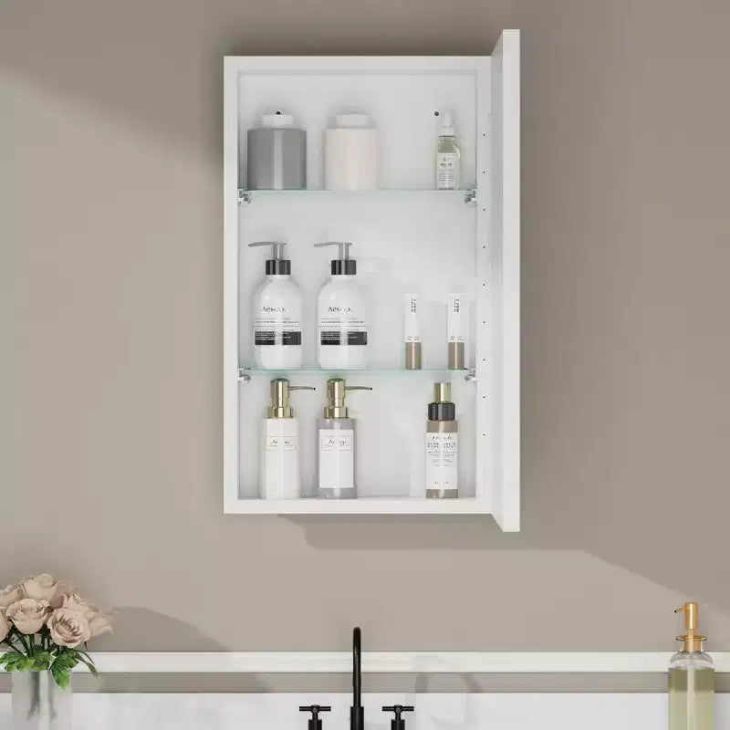Armadietto a specchio per il bagno da incasso o da superficie, con ripiani regolabili in vetro temperato e anta reversibile