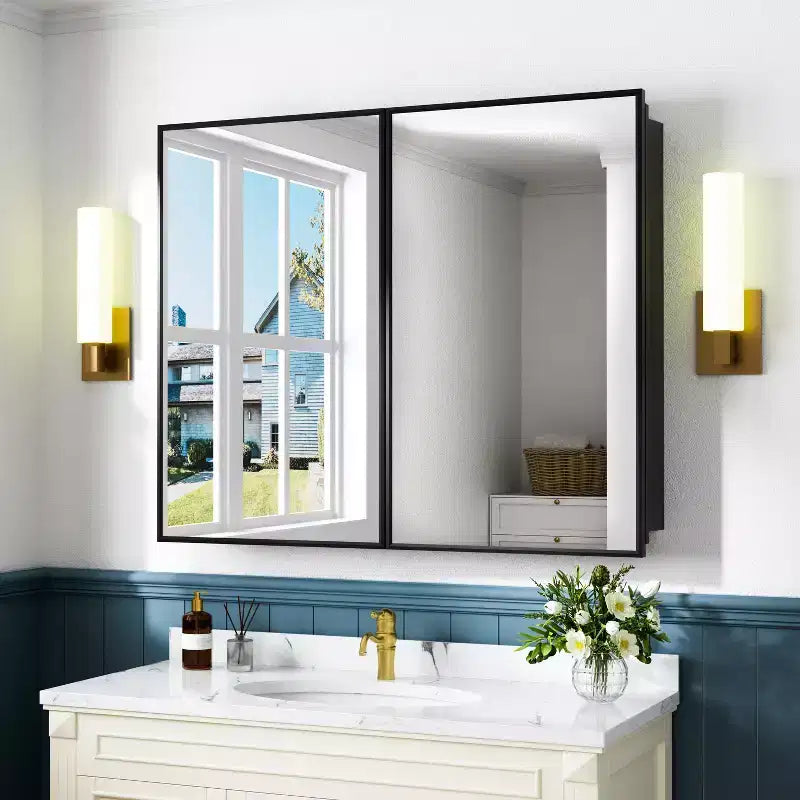 Armadietto a specchio per il bagno da incasso o da superficie, con ripiani regolabili in vetro temperato e anta reversibile