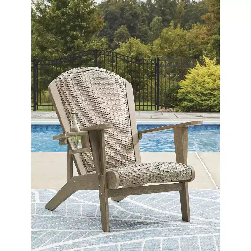 Signature Design by Ashley Sedia Adirondack Coastal Reef - Legno di eucalipto anticato con vimini in resina intrecciato a mano, beige