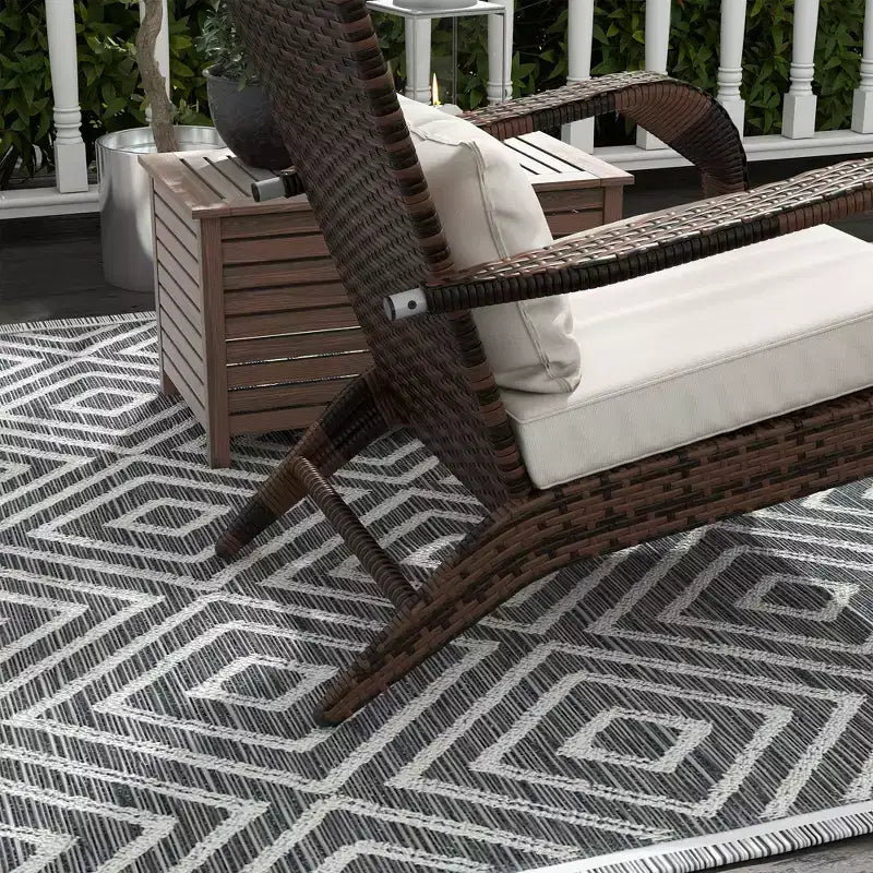 Sedia Adirondack in vimini per braciere con pouf e cuscini
