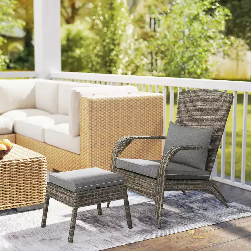 Sedia Adirondack in vimini per braciere con pouf e cuscini