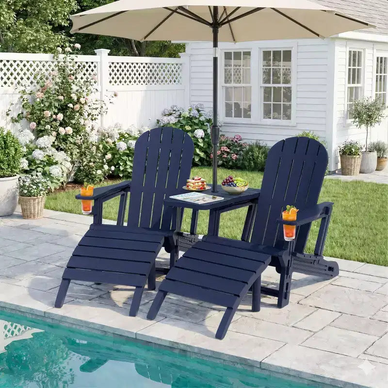 Ensemble de chaises Adirondack Celebalcony avec trou pour parasol, plateau amovible et 2 poufs incurvés, chaises d'extérieur en plastique HDPE pour patio et piscine