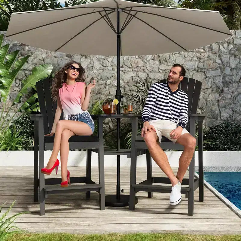 Set di 2 sedie Adirondack alte, Sgabelli alti da bar con vassoio di collegamento e poggiapiedi, Sedie riciclate resistenti alle intemperie per patio, balcone, giardino