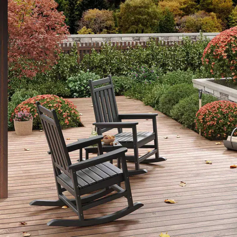 Set di 2 sedie a dondolo in HDPE con 1 tavolino, sedia a dondolo Adirondack con schienale alto, set di mobili resistenti a tutte le condizioni atmosferiche per portico, giardino