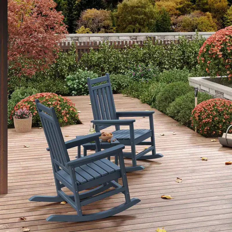 Set di 2 sedie a dondolo in HDPE con 1 tavolino, sedia a dondolo Adirondack con schienale alto, set di mobili resistenti a tutte le condizioni atmosferiche per portico, giardino