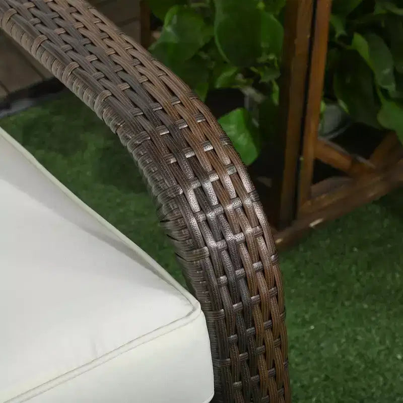 Sedia Adirondack da Esterno Outsunny con Rattan Sintetico, Cuscini Morbidi, Schienale Curvo Alto per Patio o Giardino, Bianco Crema