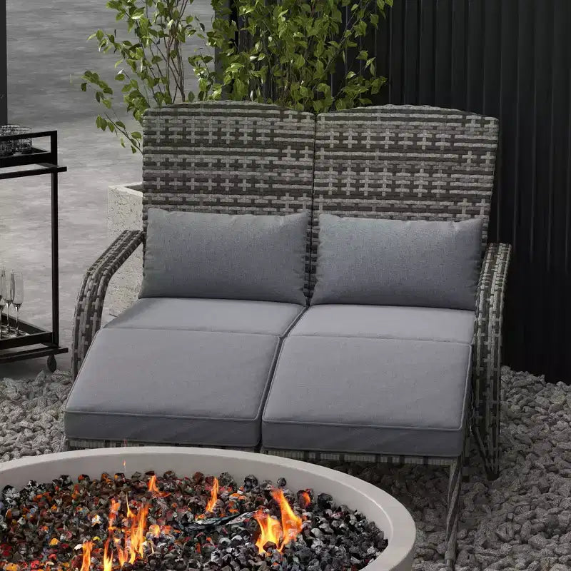 Sedia Adirondack in vimini per 2 con cuscini e poggiapiedi, sedia a sdraio doppia in rattan PE, sedia da braciere per portico con braccioli larghi, schienale alto