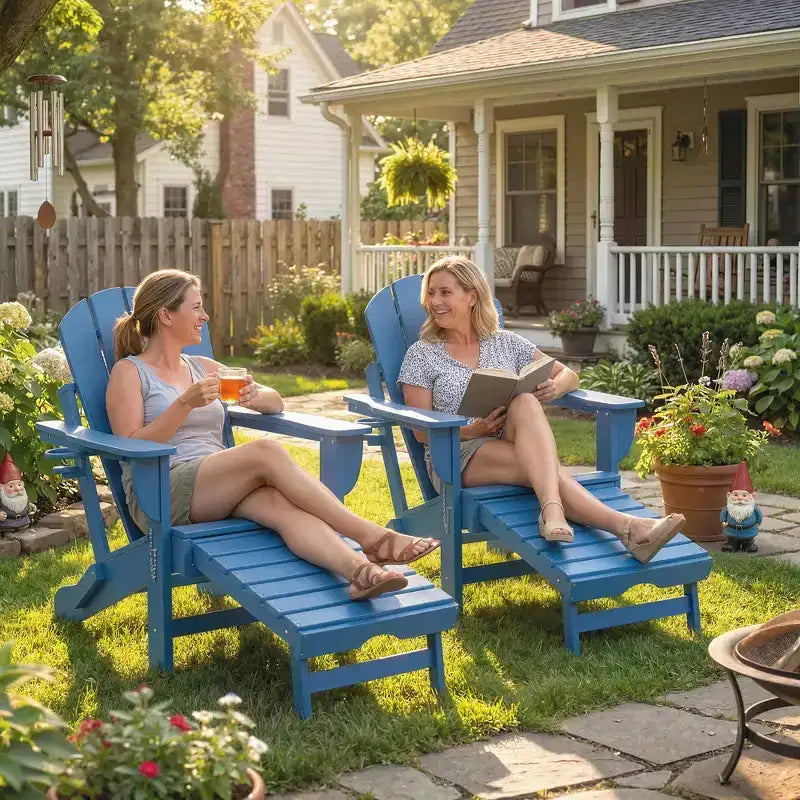 Set di 2 sedie Adirondack pieghevoli Outsunny, sedie da falò in HDPE con poggiapiedi retrattile, portabicchieri e seduta grande per ponte, giardino, cortile