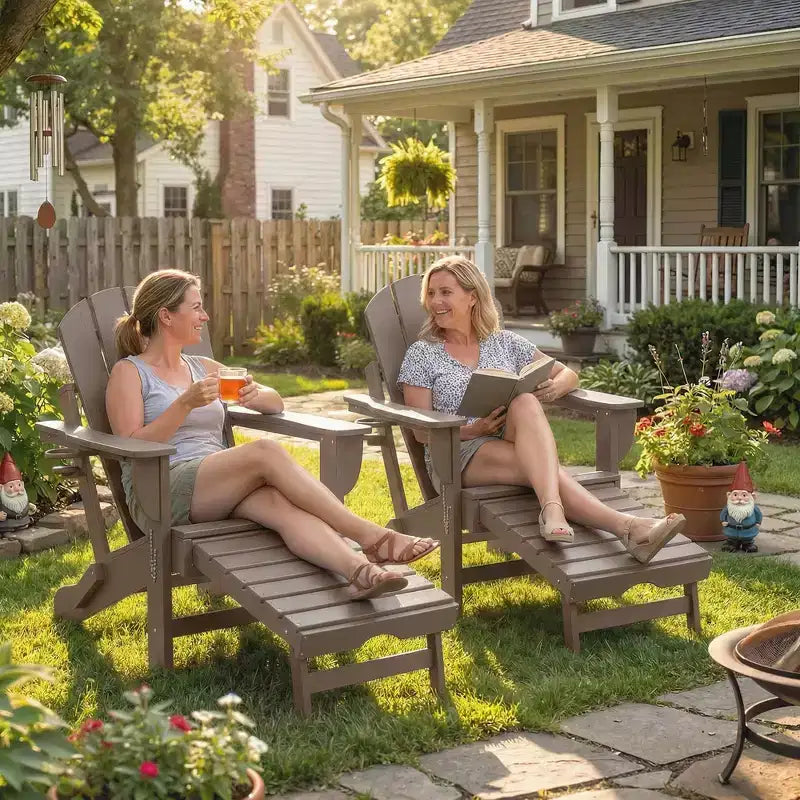Set di 2 sedie Adirondack pieghevoli Outsunny, sedie da falò in HDPE con poggiapiedi retrattile, portabicchieri e seduta grande per ponte, giardino, cortile