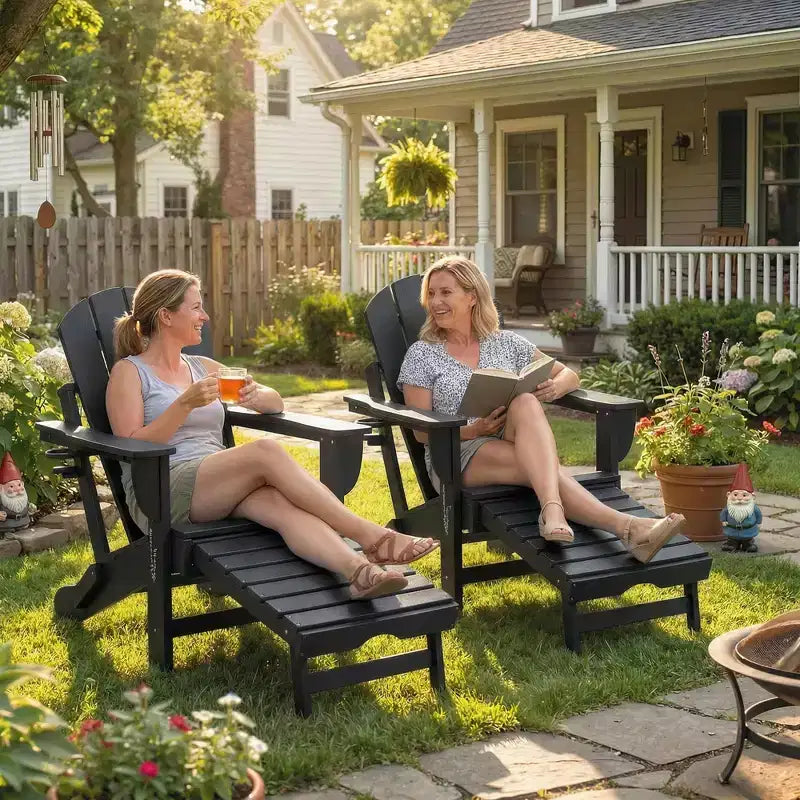 Set di 2 sedie Adirondack pieghevoli Outsunny, sedie da falò in HDPE con poggiapiedi retrattile, portabicchieri e seduta grande per ponte, giardino, cortile