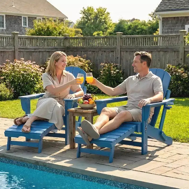 Set di 2 sedie Adirondack pieghevoli Outsunny, sedie da falò in HDPE con poggiapiedi retrattile, portabicchieri e seduta grande per ponte, giardino, cortile