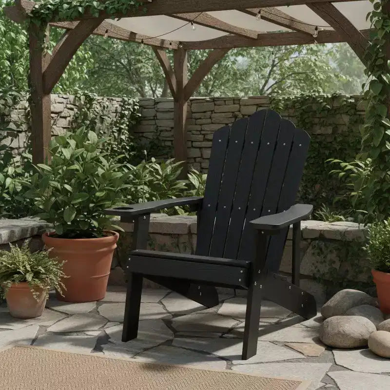 Sedia Adirondack da esterno Gymax, realizzata in resistente materiale HIPS con portabicchieri integrato, resistente alle intemperie e con portata fino a 172 kg, nera/tinta teak