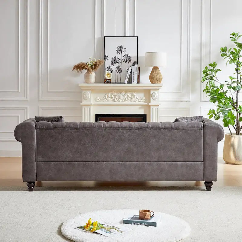 Divano a 3 posti Chesterfield 85.5 in tessuto tecnico con cuscini