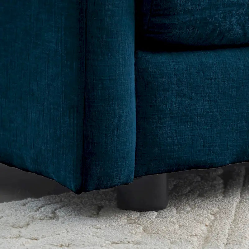 Poltrona moderna con pouf imbottito