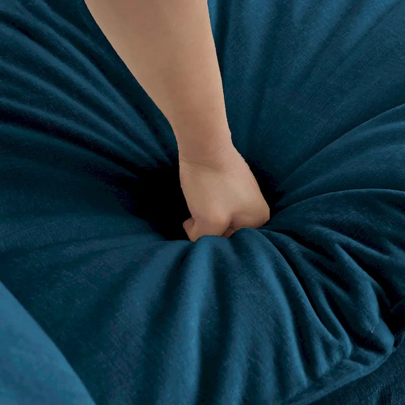 Poltrona moderna con pouf imbottito