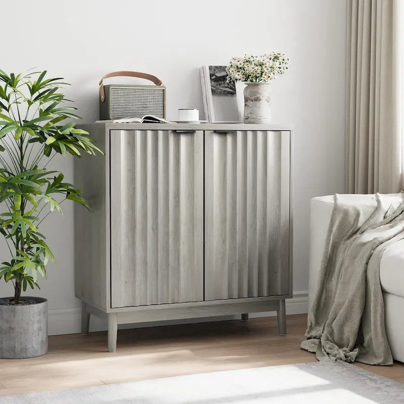 Mobile credenza scanalato, credenza a buffet freestanding grigio lavato con ripiano regolabile, mobiletto in legno