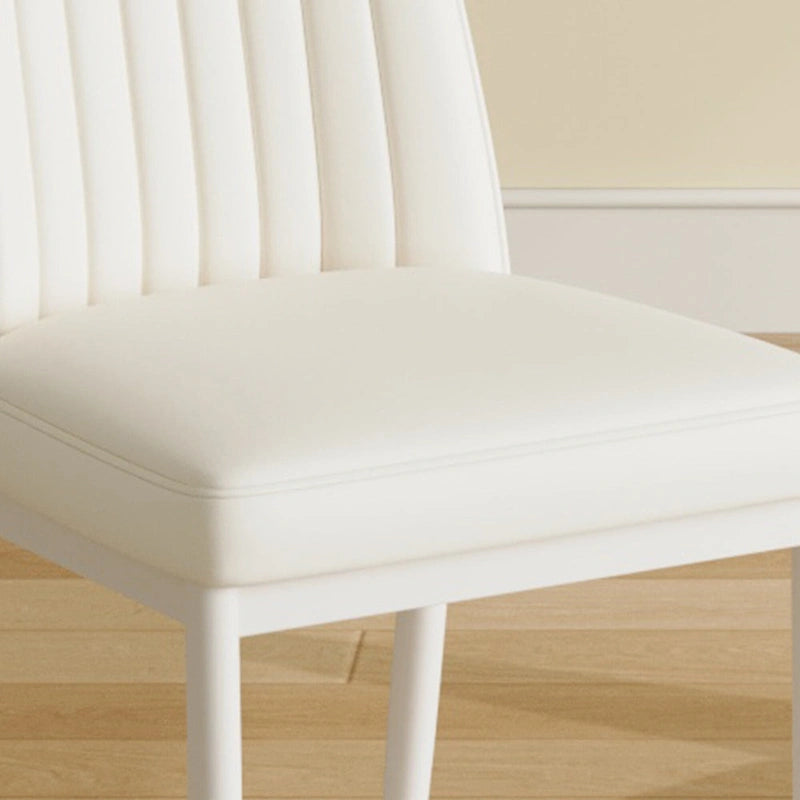 Sedie da pranzo moderne, set da 4, in pelle imbottita, con schienale a righe verticali e gambe in metallo