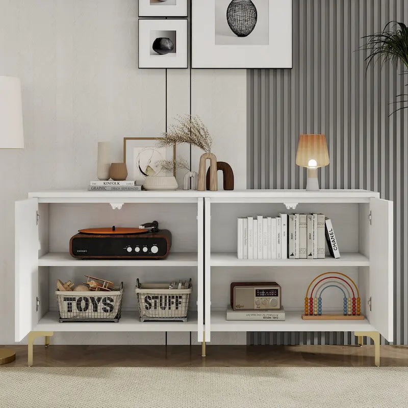 Credenza a quattro ante con ripiani regolabili