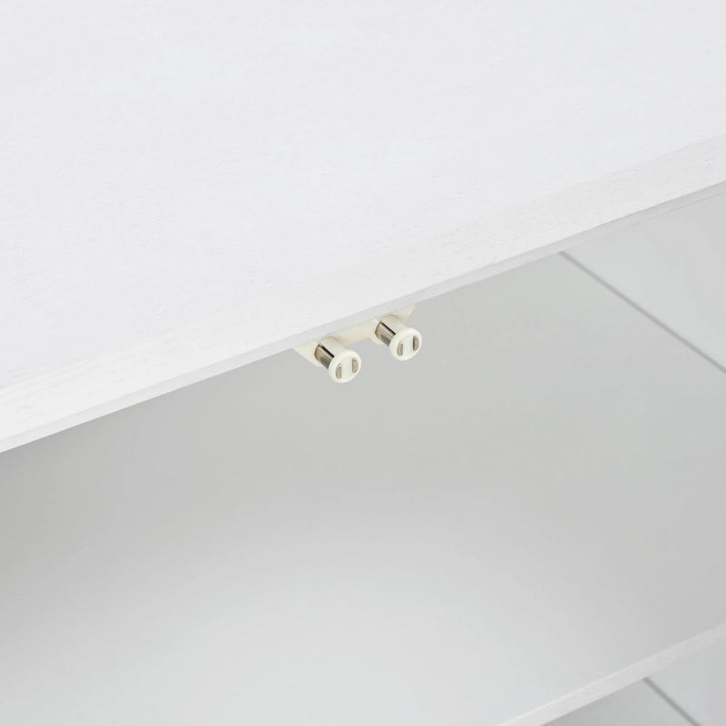 Credenza a quattro ante con ripiani regolabili