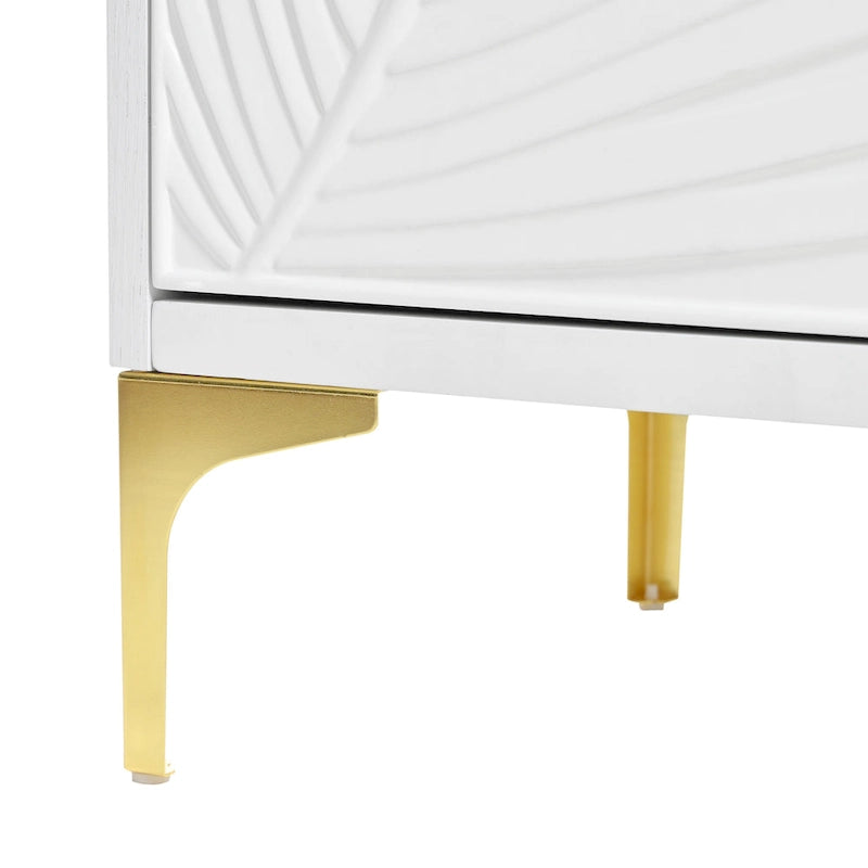 Credenza a quattro ante con ripiani regolabili