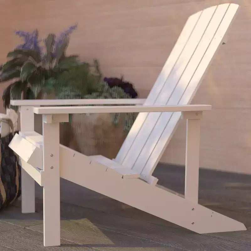 Sedia Adirondack in poliresina effetto legno per tutte le stagioni Merrick Lane, colore bianco