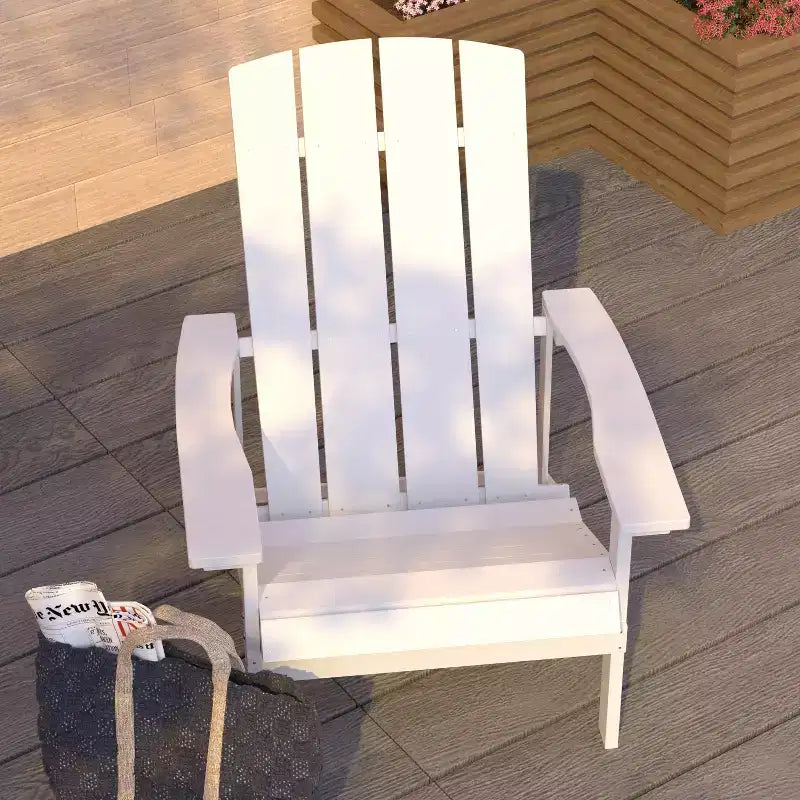 Sedia Adirondack in poliresina effetto legno per tutte le stagioni Merrick Lane, colore bianco