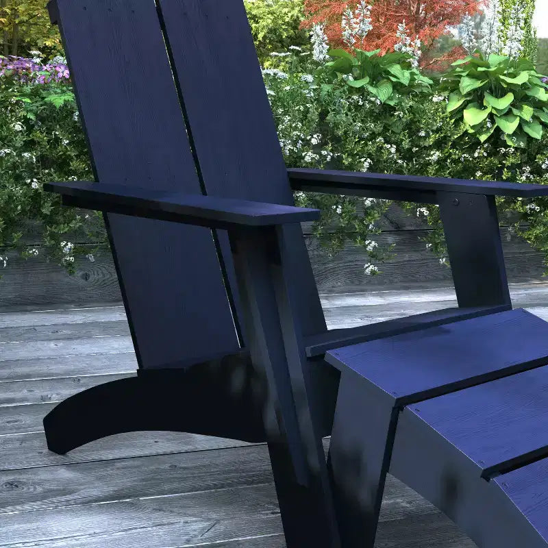 Sedia da patio Merrick Lane Adirondack moderna con schienale a doghe e poggiapiedi abbinato