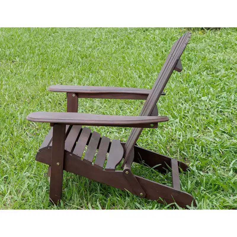Sedia da patio Adirondack pieghevole piatta Merry Products in vero legno di acacia con schienale alto, seduta curva e braccioli larghi, tinta scura