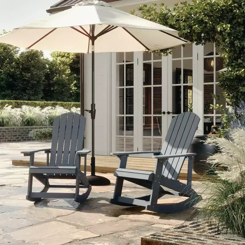 Sedia a dondolo Flash Furniture Savannah Adirondack in poliresina effetto legno per tutte le stagioni con accessori in acciaio inossidabile resistenti alla ruggine