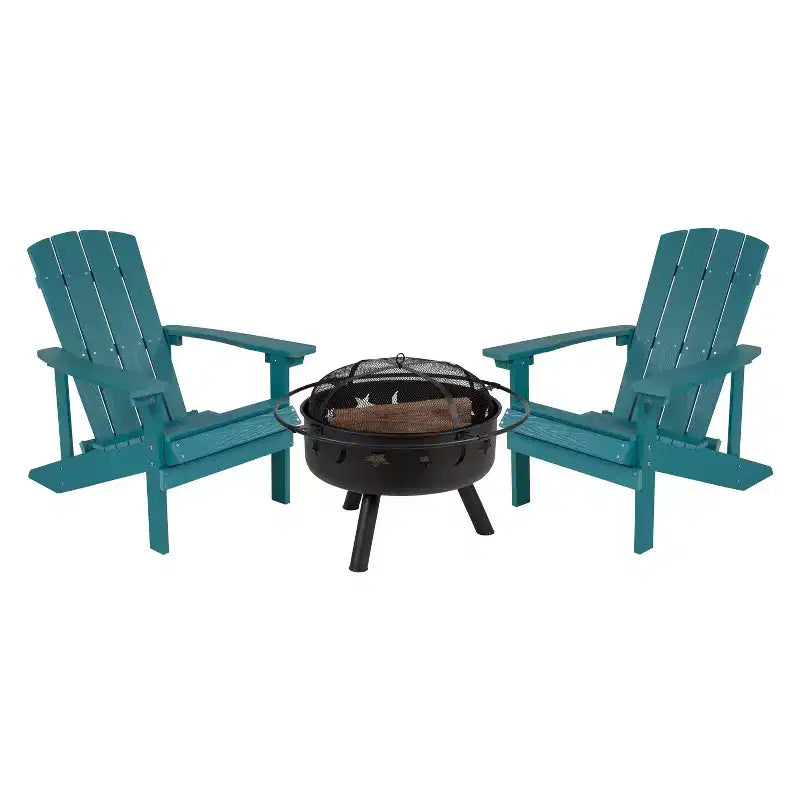 Ensemble de camping Emma et Oliver Hartford trois pièces avec deux chaises Adirondack imitation bois et un foyer étoiles et lune avec couvercle en filet