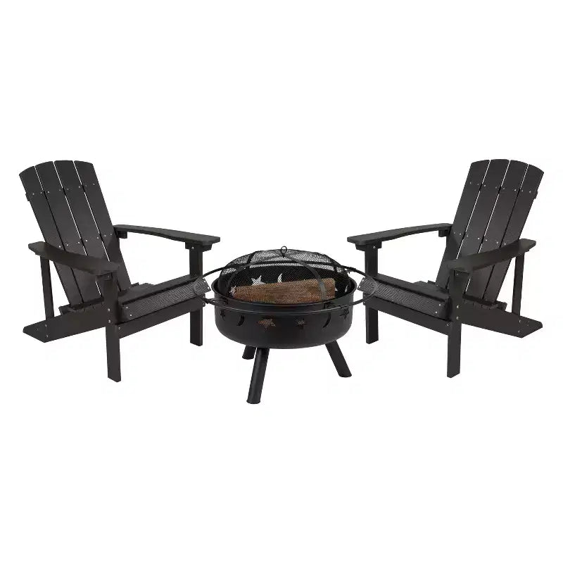Ensemble de camping Emma et Oliver Hartford trois pièces avec deux chaises Adirondack imitation bois et un foyer étoiles et lune avec couvercle en filet