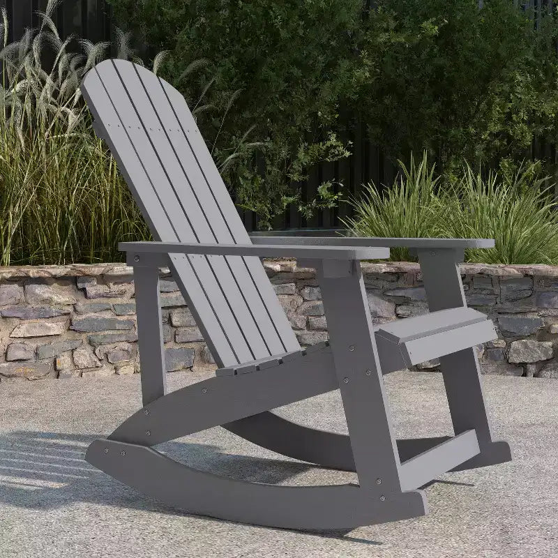 Sedia a dondolo Adirondack Merrick Lane in poliresina per tutte le stagioni con doghe verticali