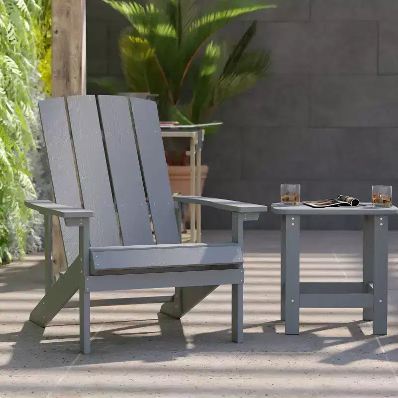 Set conversazione Emma e Oliver Hammond a tre pezzi in stile Adirondack con due sedie e tavolino abbinato per interni ed esterni