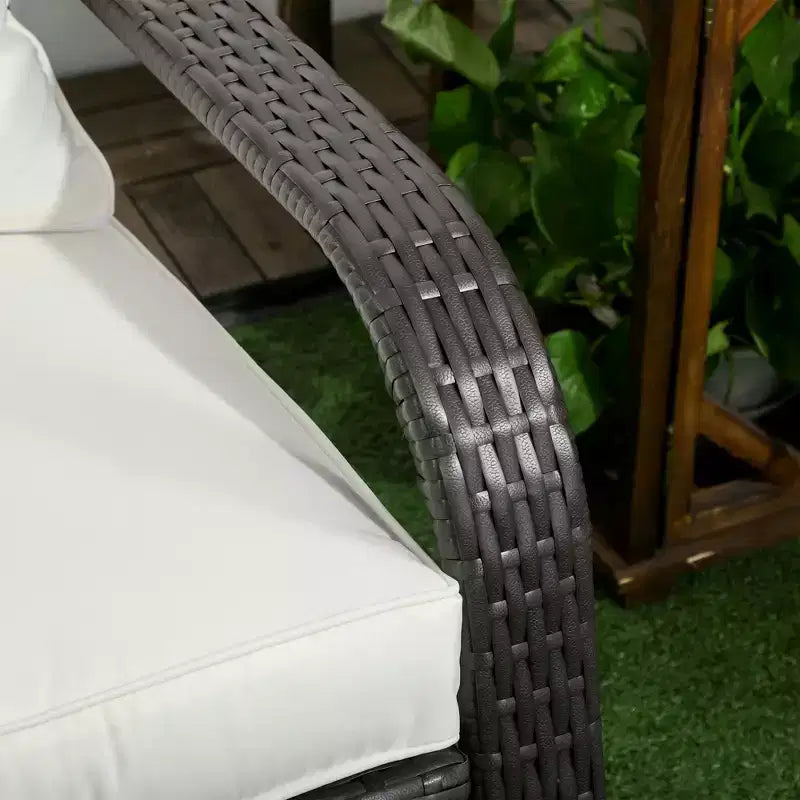 Sedia Adirondack Outsunny da Esterno con Rattan Intrecciato Resistente alle Intemperie, Cuscini Morbidi, Schienale Alto Curvo per Terrazzo o Giardino