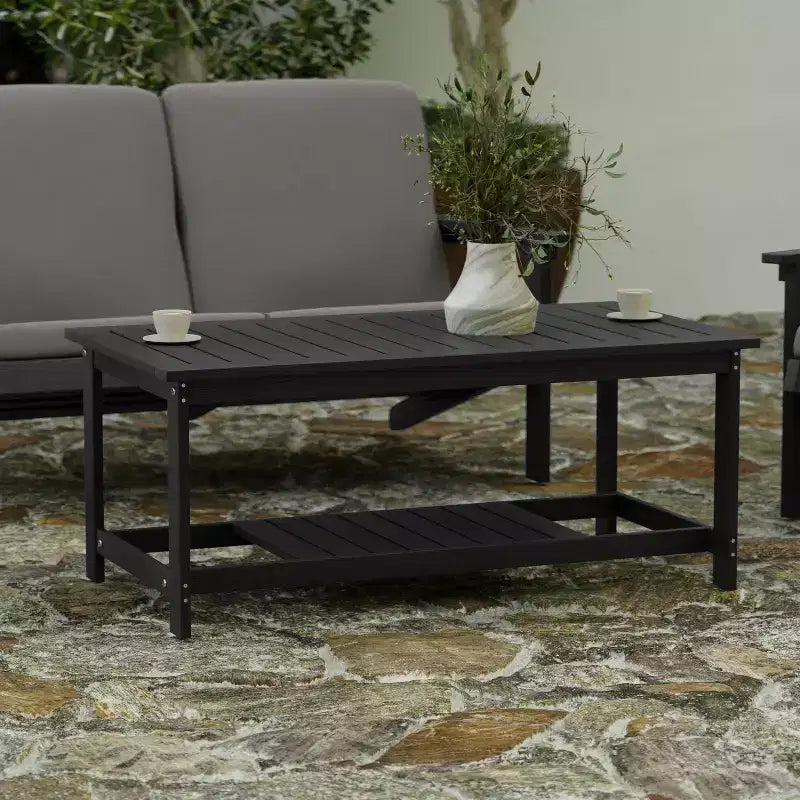 Tavolino da salotto Adirondack a due livelli in legno e resina sintetica Merrick Lane resistente a tutte le stagioni