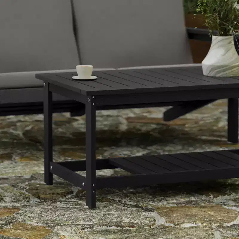 Tavolino da salotto Adirondack a due livelli in legno e resina sintetica Merrick Lane resistente a tutte le stagioni