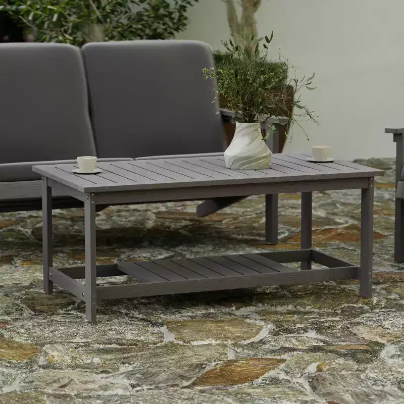 Tavolino da salotto Adirondack a due livelli in legno e resina sintetica Merrick Lane resistente a tutte le stagioni