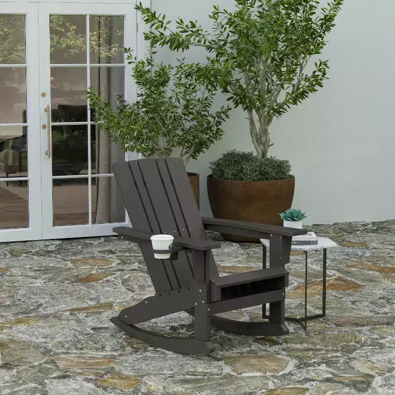Sedia Adirondack in HDPE Merrick Lane con portabicchieri e pouf estraibile, sedia per interni/esterni in HDPE per tutte le stagioni